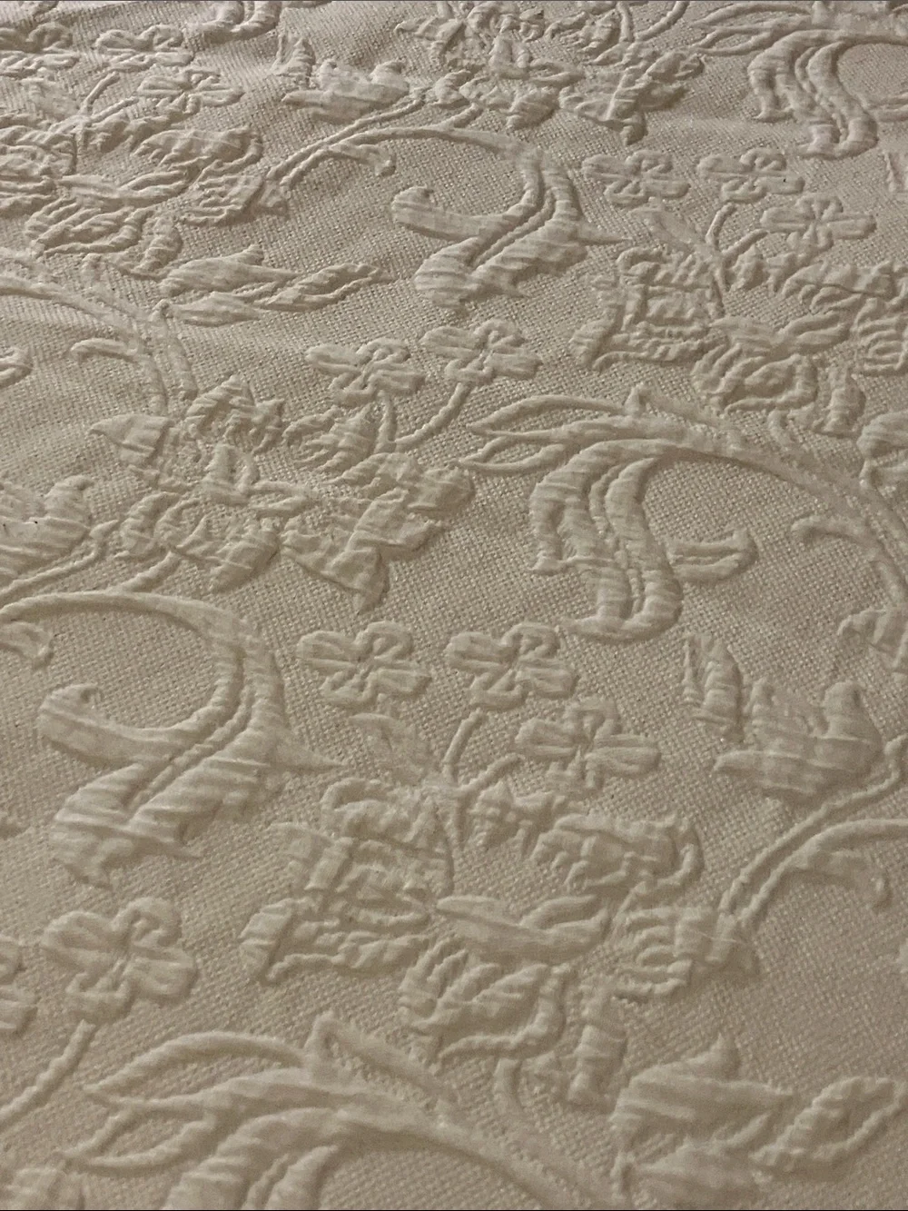 Cotton Matelasse floral bedspread Twin with scalloped edges
